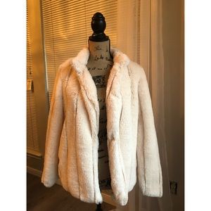 Lulus Cream Faux Fur Jacket BRAND NEW ⭐️